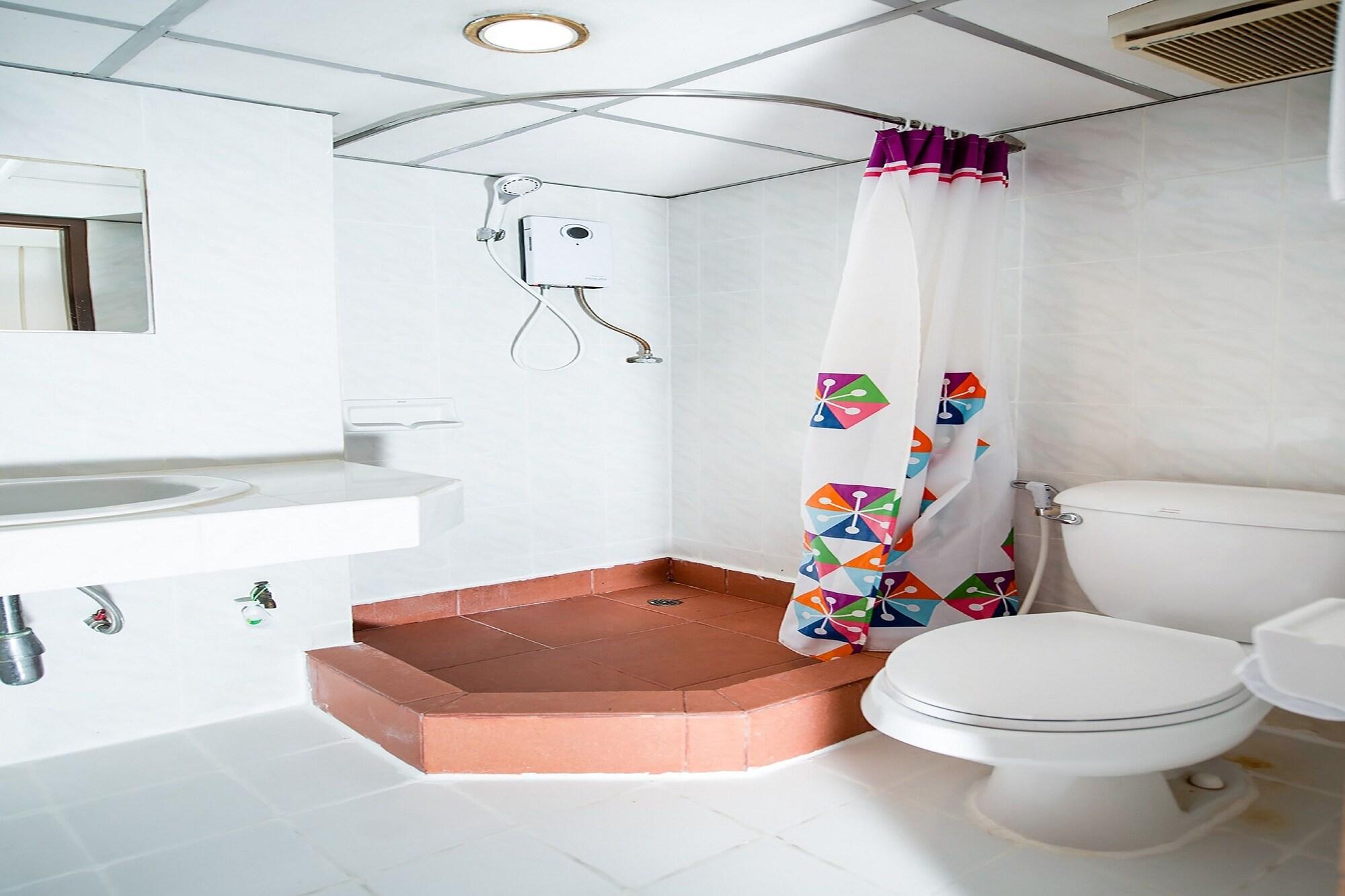 Phuket Oyo 320 Regent 2002 Guest House מראה חיצוני תמונה