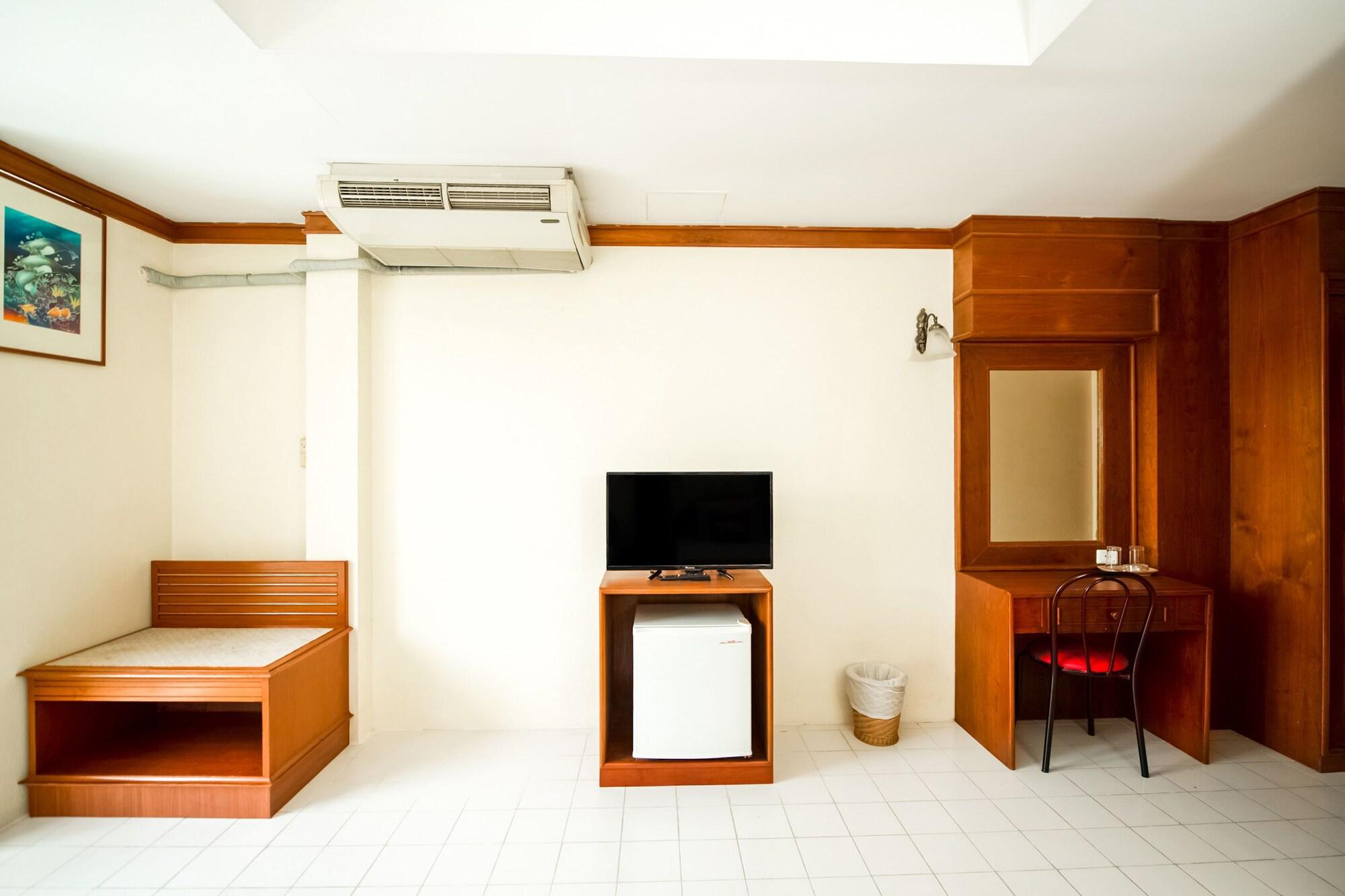 Phuket Oyo 320 Regent 2002 Guest House מראה חיצוני תמונה