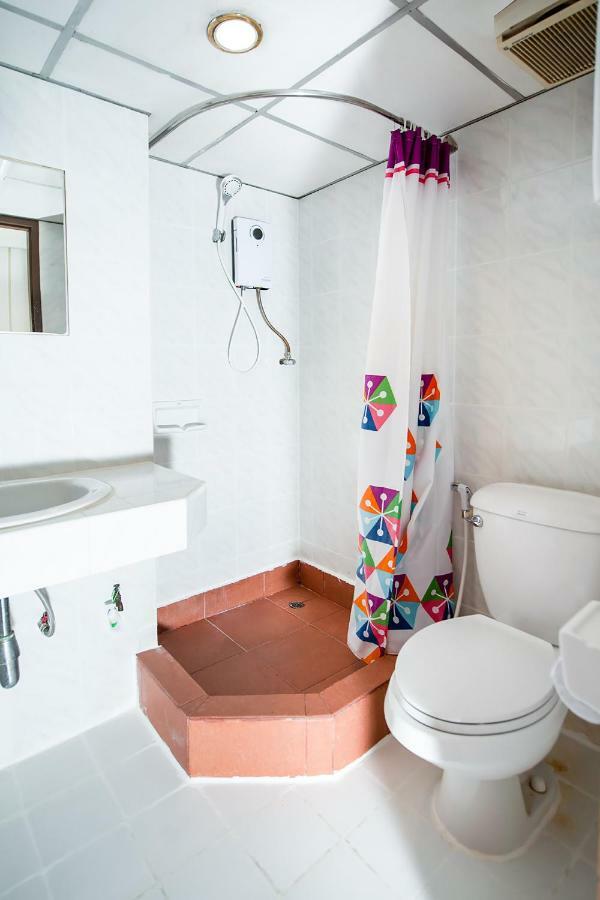 Phuket Oyo 320 Regent 2002 Guest House מראה חיצוני תמונה